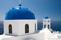 TRAVEL-santorino-churches-blue